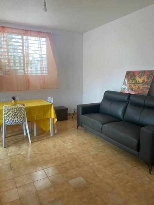 Appartement A Proximite De La Plage Du Bourg ! Сен-Ан Екстериор снимка